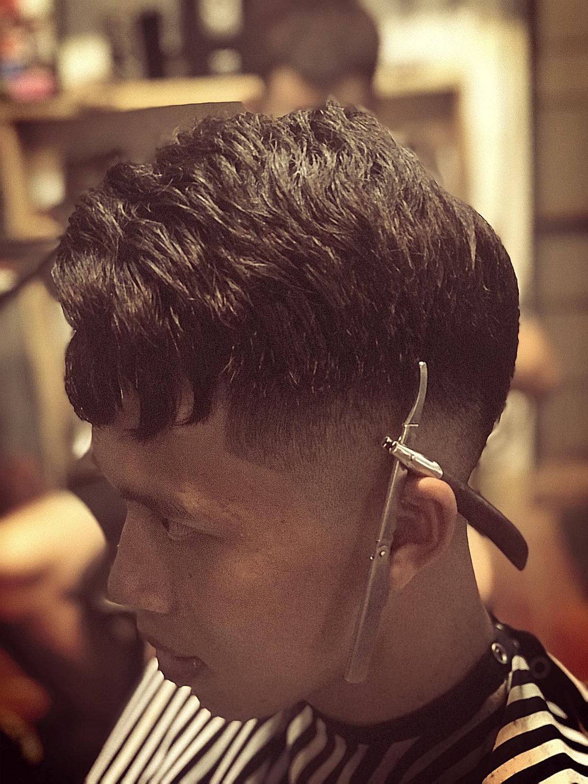 Wavy fringe + dao cạo